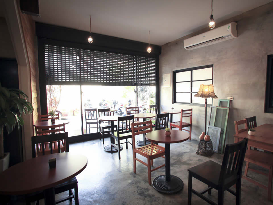 捲門式-店面內部