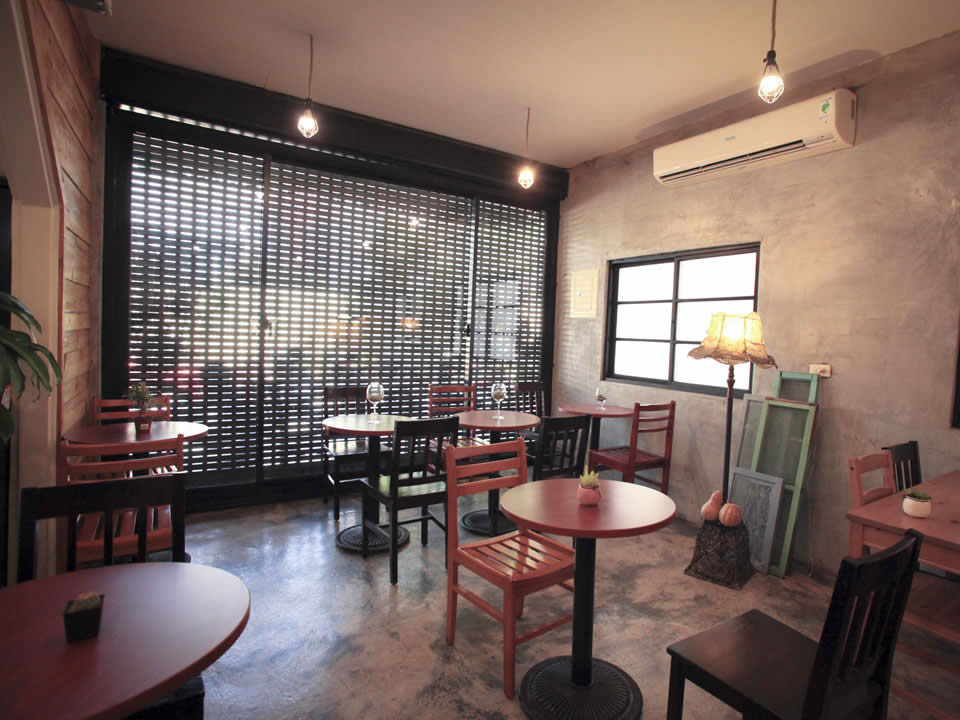 捲門式-店面內部