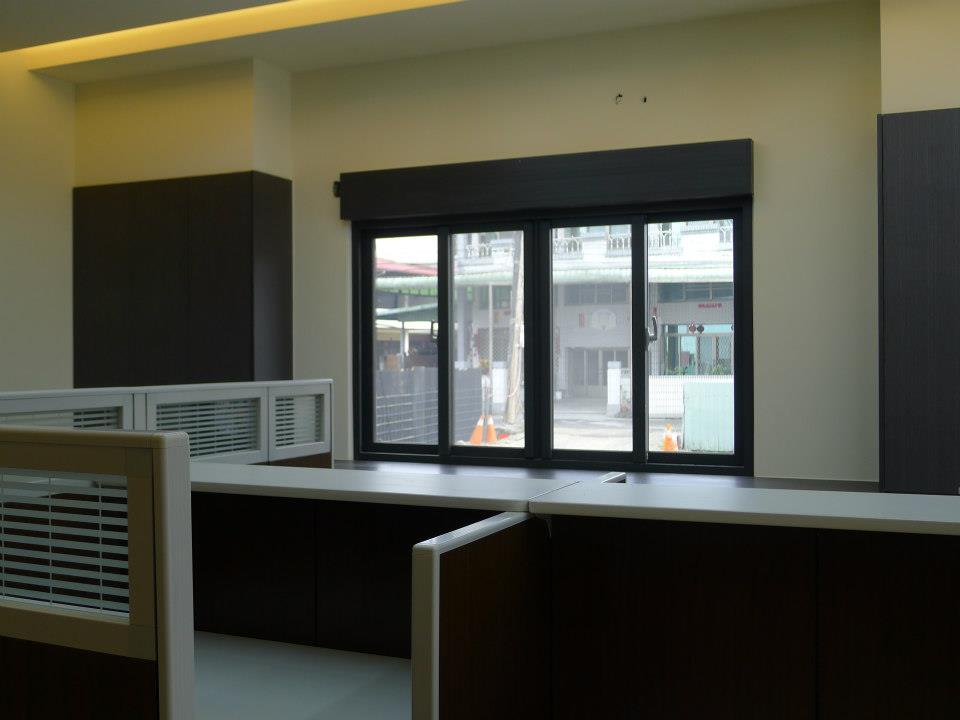 捲窗開啟-辦公室